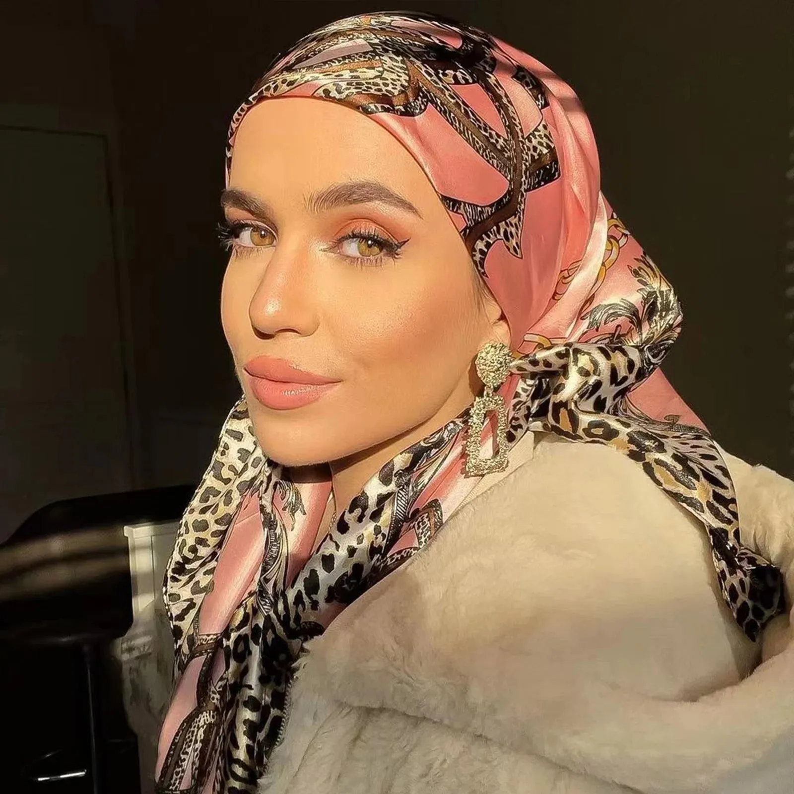 90*90CM Shawls Fashion Beach Sunscreen Silk Scarves