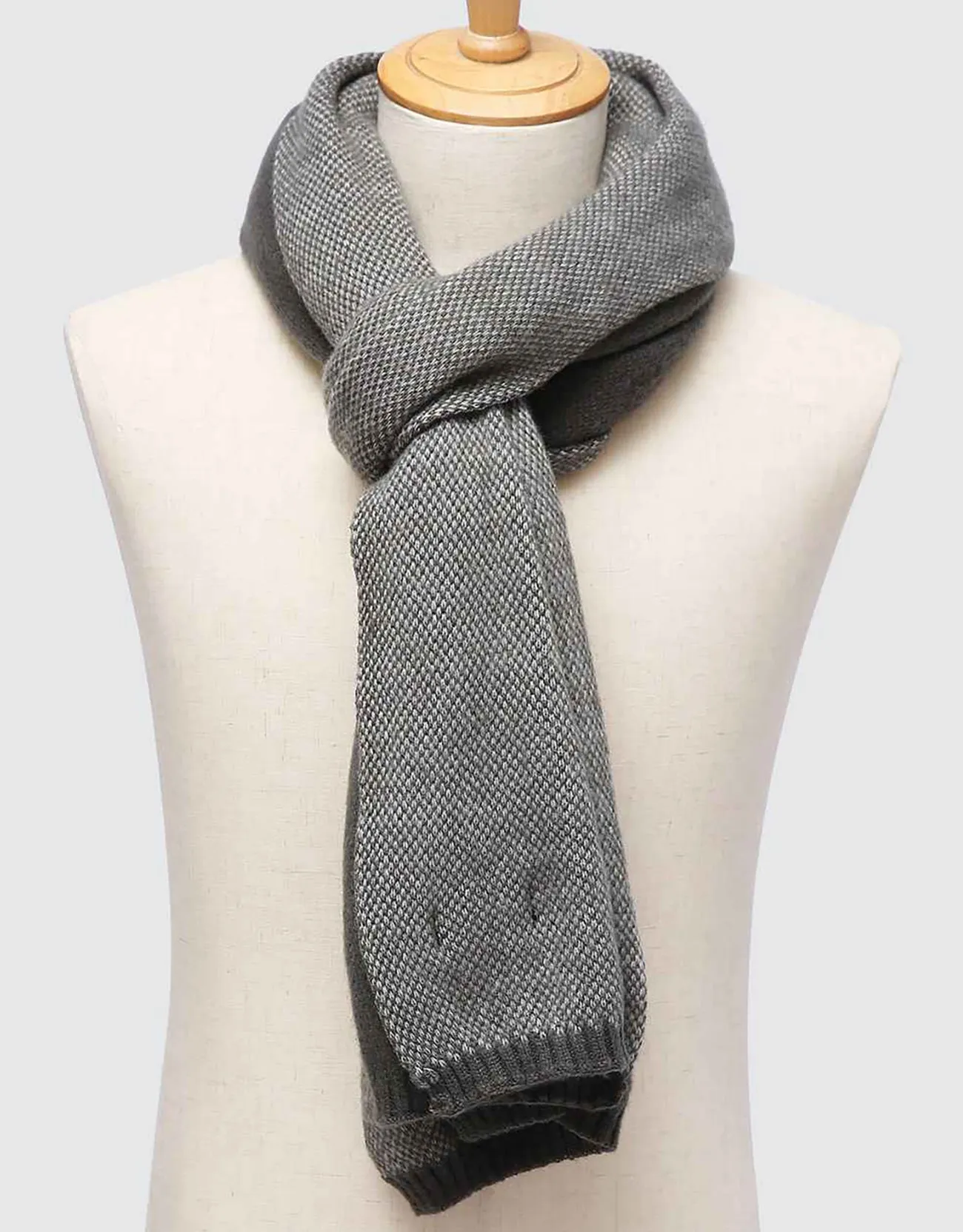Aristocractic Fashionable Winter Scarf