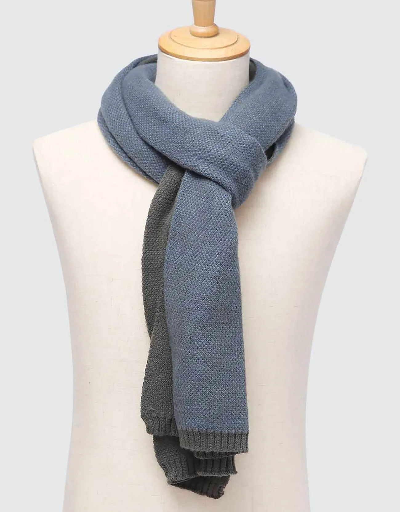 Aristocractic Fashionable Winter Scarf