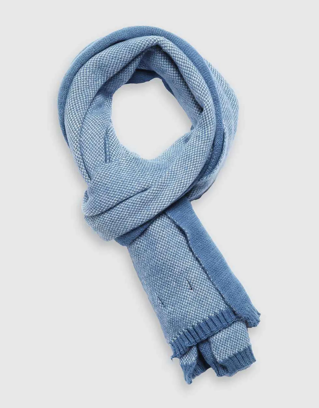 Aristocractic Fashionable Winter Scarf