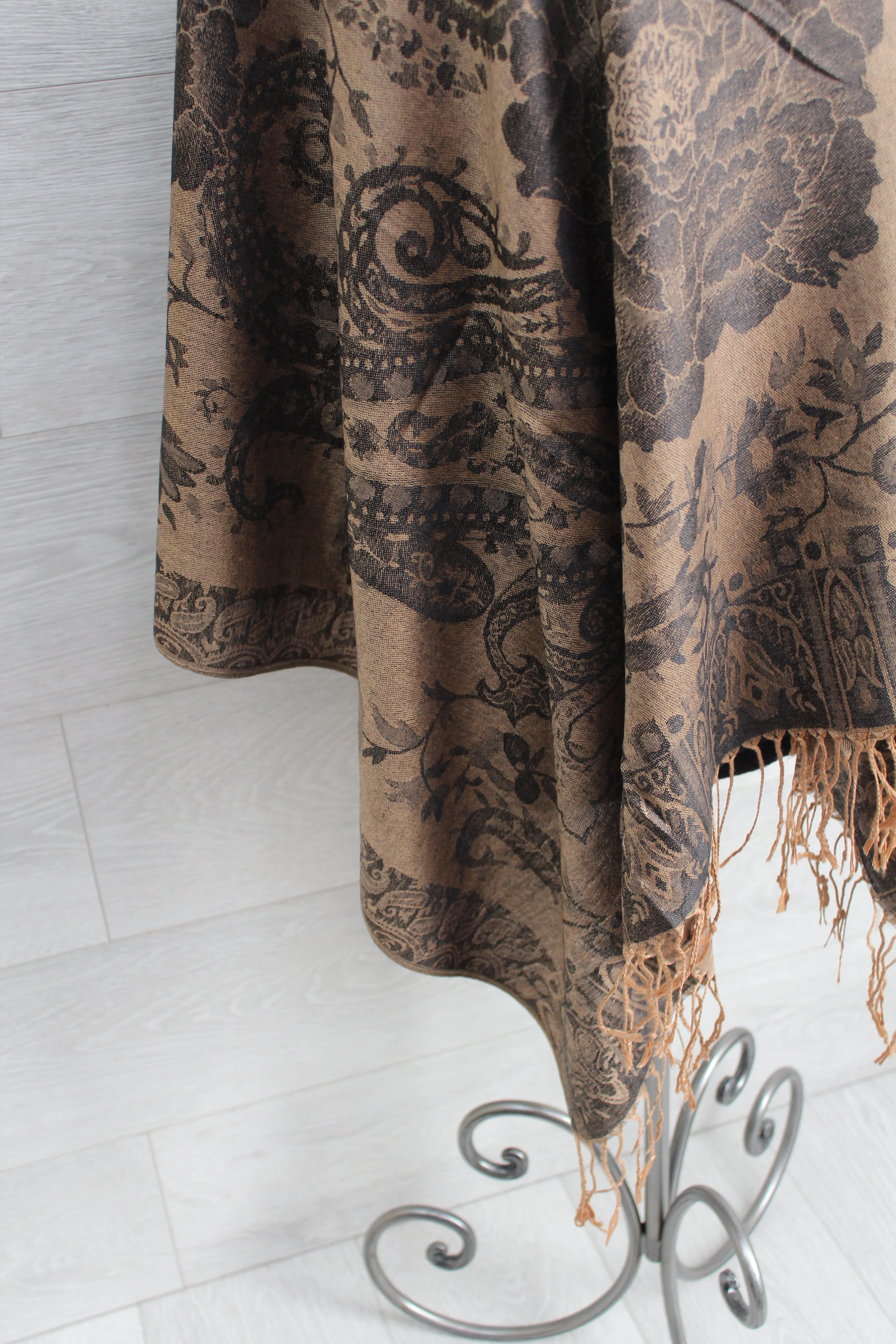 Big Flower Paisley Pashmina