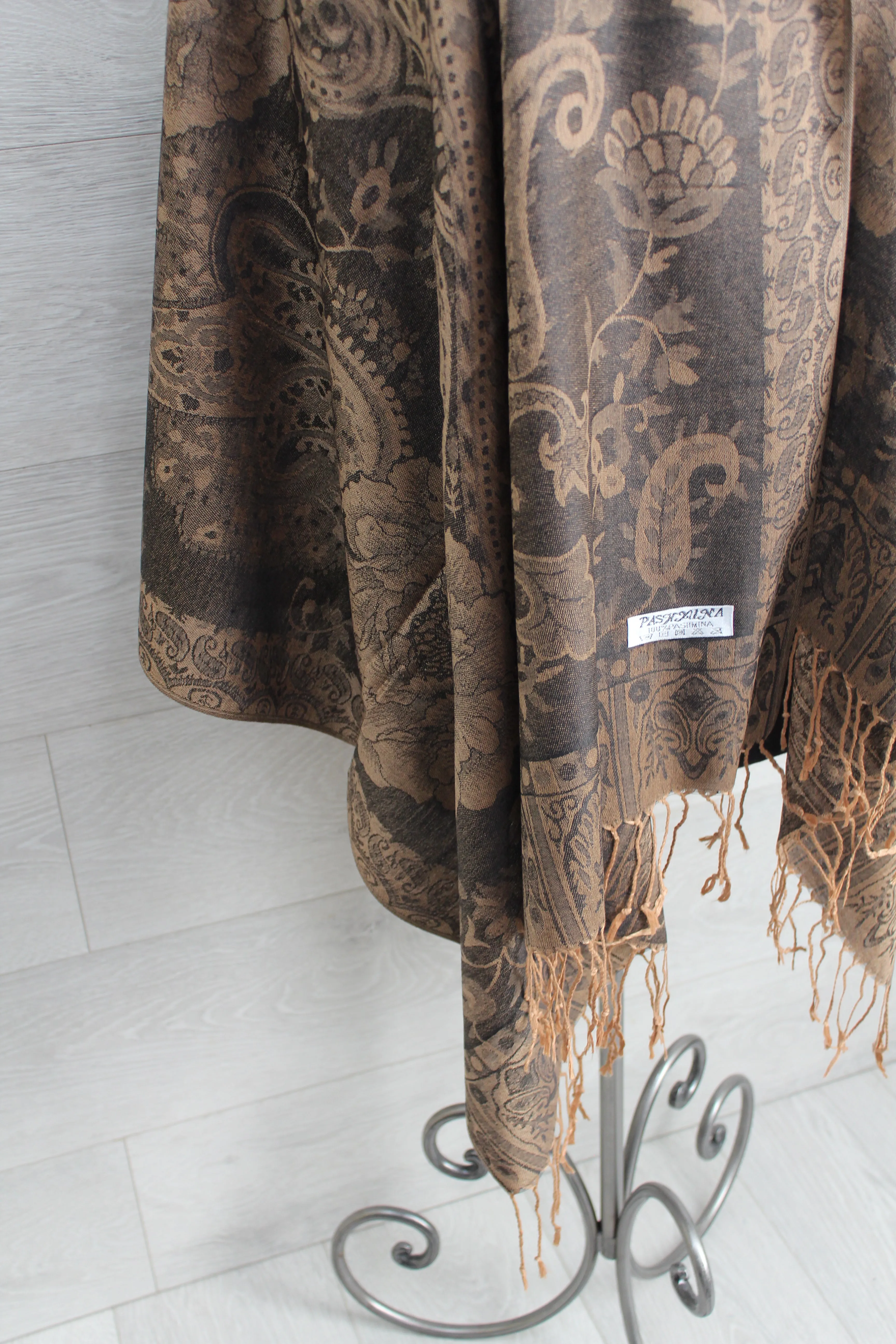 Big Flower Paisley Pashmina