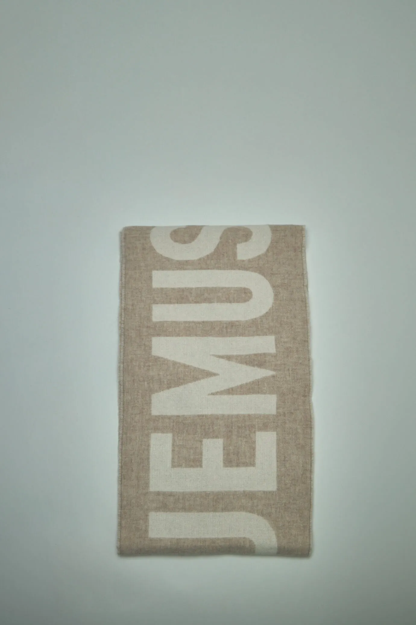 L'echarpe Jacquemus