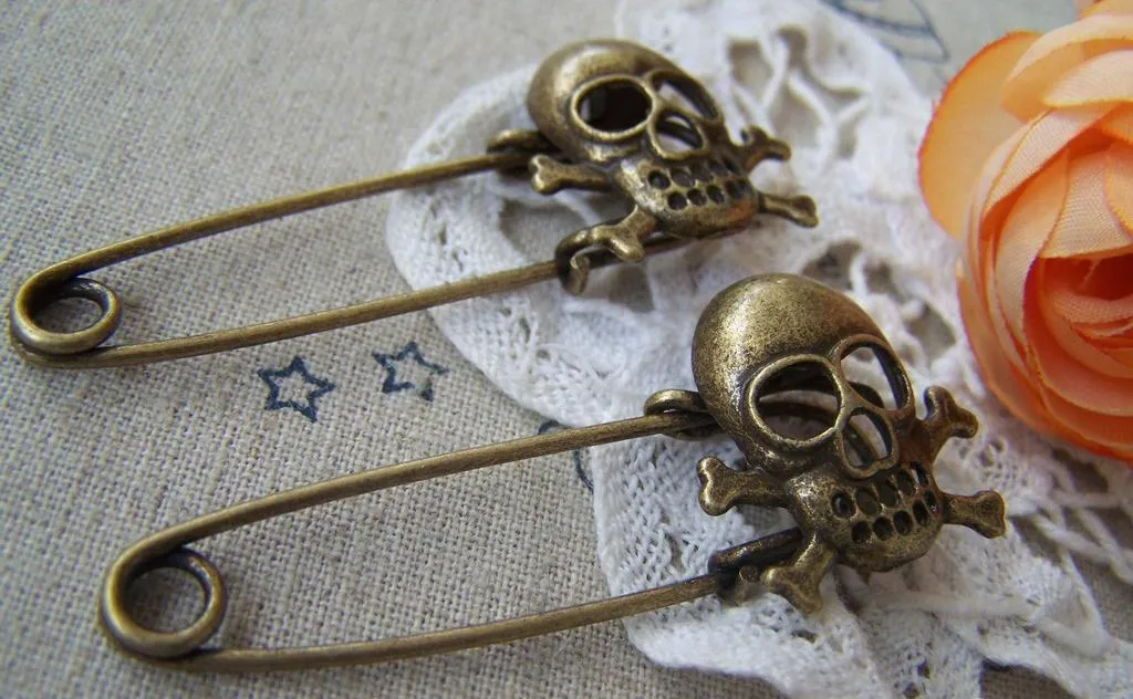 Skull Shawl Kilt Pin Antique Bronze Broochs Set of 4 A579