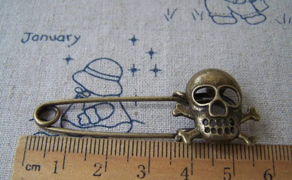 Skull Shawl Kilt Pin Antique Bronze Broochs Set of 4 A579