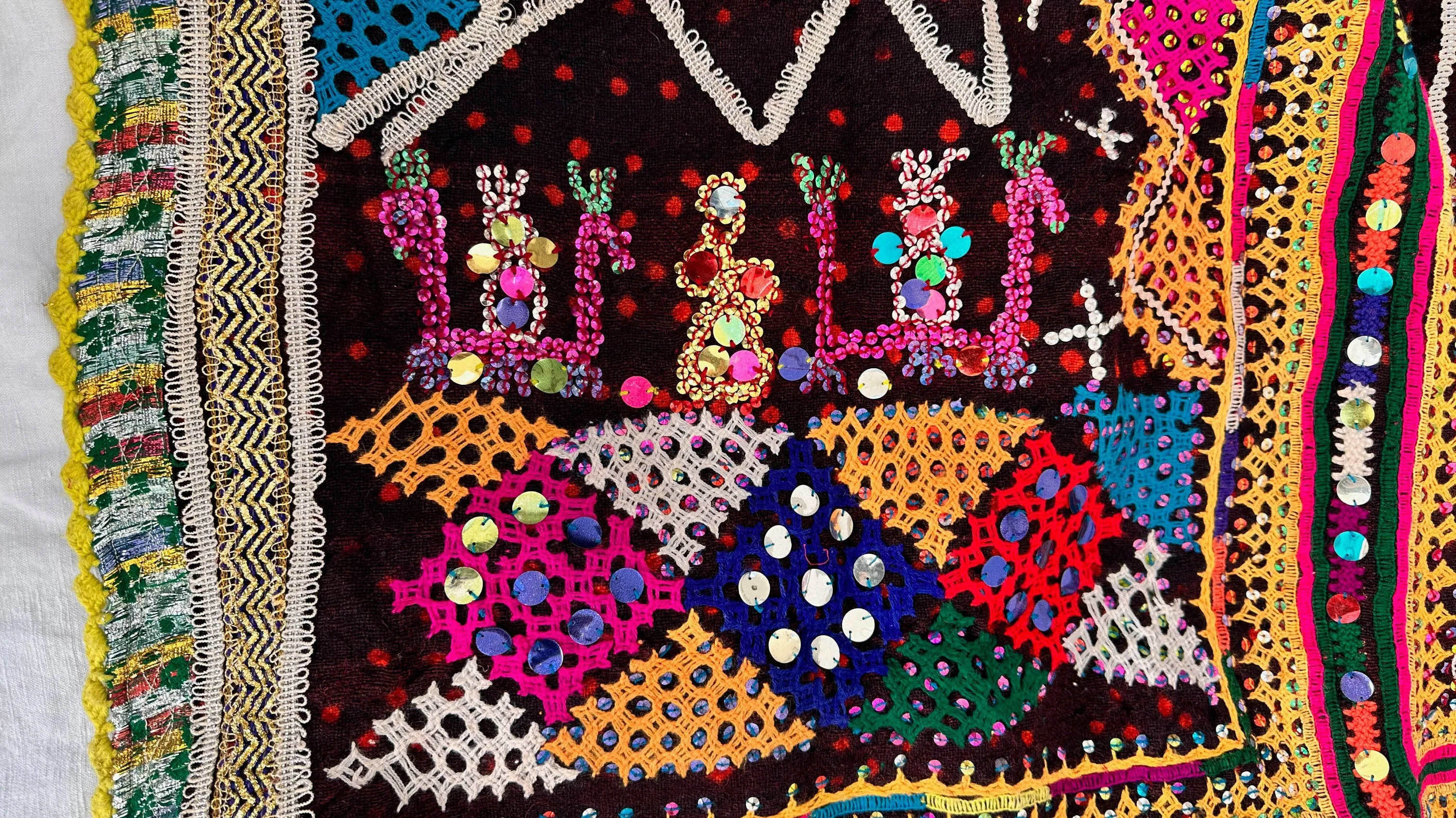 Vintage Rabari Wool Shawl & Throw. Mirror Work and Embroidered 0773